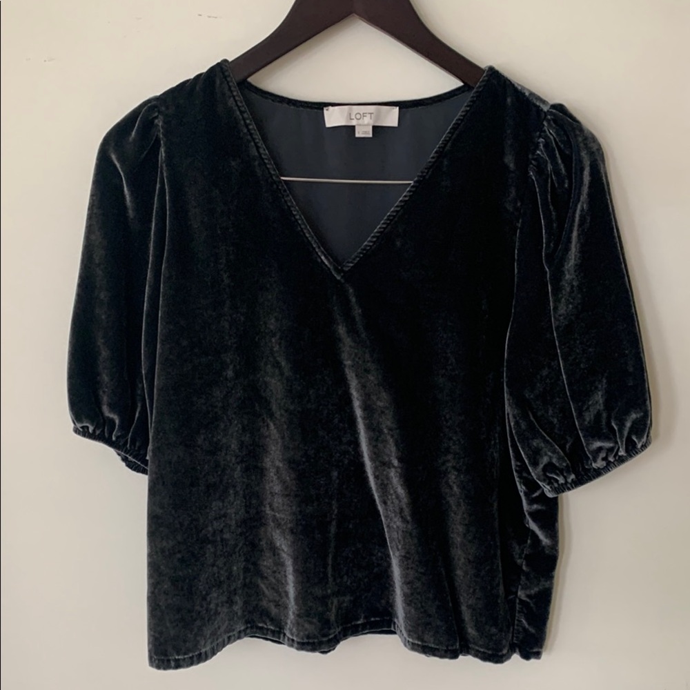 LOFT Women's Charcoal Grey Velvet Top v neck puff sleeves women's SZ S